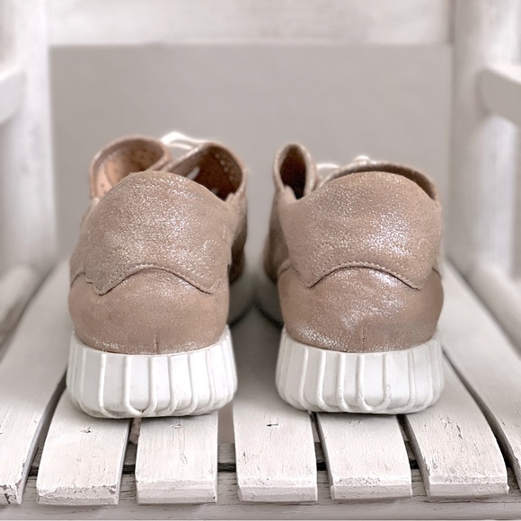 DIBA True Poker Hand Sneakers Metallic Rose Gold Perforated Leather 9 - Picture 7 of 12